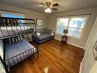 Charming 3-bedroom house in wonderful Amarillo with AC, WiFi Hotels near Texas Route 66 Visitor Center