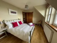 Dramatic Sea Views At Healabhal House on the Isle of Skye. Các khách sạn gần Dunvegan Castle
