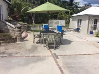 Las Brisas apartment with pool and walk to beach + EV chargers Hotels in Smith's