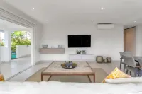 Maho Oceanfront Luxe: Modern and Spacious Condo