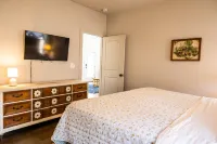 Family Friendly Americana Living at Cabin America on Lake Martin