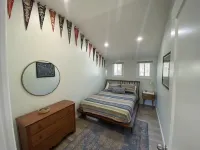 Cozy Beach Cottage with Sauna & Spacious Backyard just 5mins from the Beach