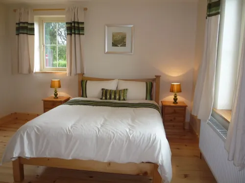Traditional style cottage free WiFi short walk from Reenroe Beach Ballinskelligs