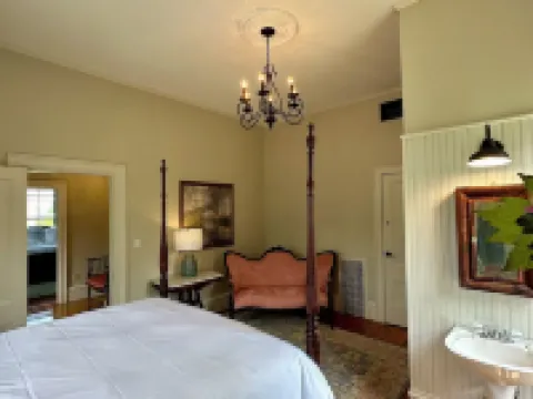 Charming Victorian Estate with AC, WiFi with water views in East Boothbay Hotels in Boothbay