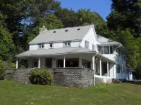 Classic Catskills Estate,  Amazing Location! Hotels in Hurley