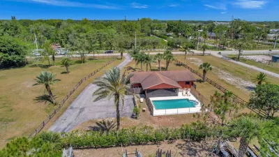 4 BR Luxurious Equestrian Pool Home on 2 Acres Hotels near South Florida National Cemetery