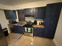 Colonial Style Home 5 Br 2 bath n’ Parking! Close to restaurants n’ colleges!
