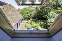 Four Bedroom Holiday House Bembridge - 200 Yards From Beach - Good Reviews. Hotels in Bembridge