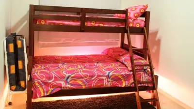 King Ranch villas - hilltop cabin with 22 person jacuzzi Hotels in 