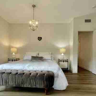 New building of 4 bedroom  in the Spring Creek Canmore near Banff Rooms