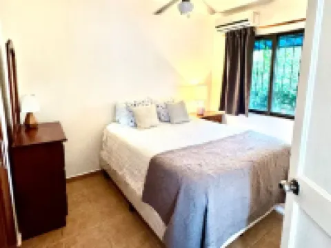 Cute 2bdrm Condo - Across from the beach Hoteles en Sardinal