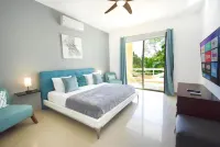 Villa Mariposa, private pool, Jacuzzi & hot tub