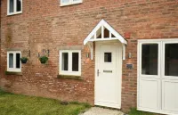 Barn Conversion - Commutable to lots of attractions, family & pet-friendly. Hotels in Lichfield District