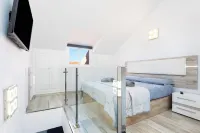 Exclusive apartment with breathtaking sea view, only 100m to the sea,heated pool