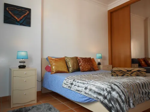 2 bedroom top floor apartment, swimming pool, Air-Con.