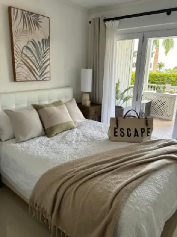 Great Apartment with pool,  5min walk to the beach & easy access to restaurants Hotel a 