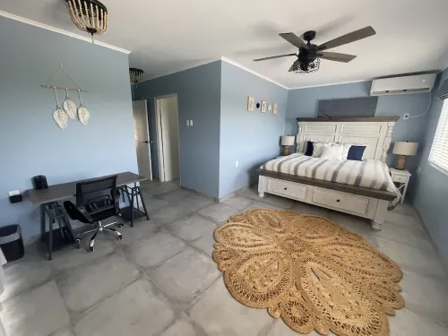 Tropical Oasis-Spacious home, pool & sea views! Water and electricity included. Hotels in Grote Berg