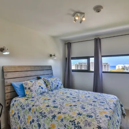 Oceanview 2BR-walking distance to Mullet bay Beach