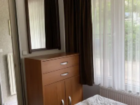 Holiday home at a copse and small lake, close to the beach 韋斯特佩勒酒店