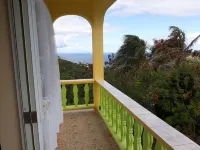 Spacious 1 bedroom Apartment to rent in Montserrat West Indies. Cudjoehead 호텔