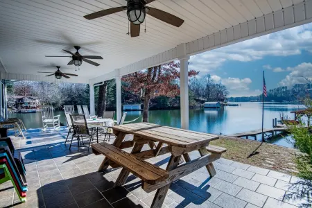 Lake Hickory Cottage