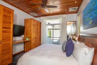Beachfront Luxury Villa: Amazing Sunsets! Hotels near Casa Fabiana