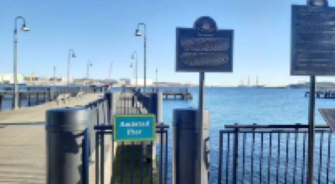 Cozy Upper 2 bedroom apartment >Free Wi-Fi and parking - 2nd floor-private space