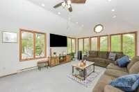 Spacious Home Located Close to Stony Brook! Hotel a Lake Grove