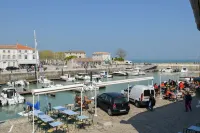 Bel Appartement sur le Port de La Flotte Hotels in La Flotte