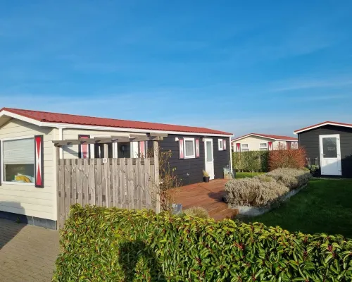 Charmingly decorated chalet Florence 4 near the sea serooskerke Hotels in Serooskerke