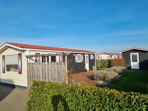 Charmingly decorated chalet Florence 4 near the sea serooskerke Hotels in Serooskerke