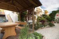 Apartment Beautiful Garden Hotels in Brulo