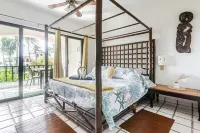 Beachfront 3b ground-level condo with stunning Caribbean Sea views in Playacar 1