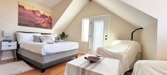 Charming 4-Bedroom Home with Plenty of Off-Street Parking and Beautiful Views. Ξενοδοχεία στην πόλη Πέιτζ