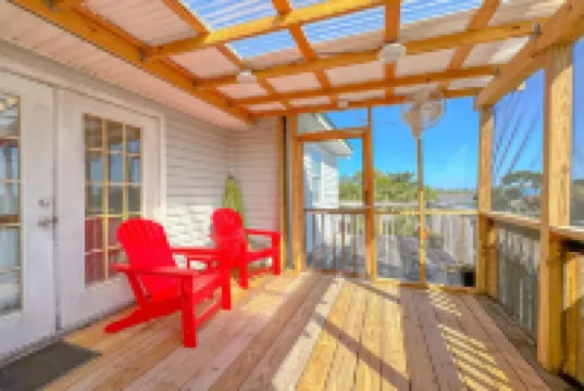 Big Canal-front house, kayaks, canoes, game room, fish right from the dock.