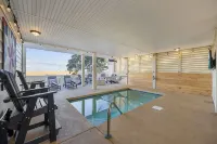 Sleep 16, Waterfront, Newly Remodeled, Pool, Ping Pong
