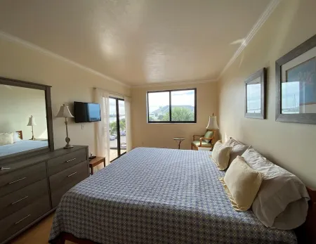 Beau Mer Condo with views of Naples Bay, walking distance to Old Naples Отели рядом с достопримечательностью «Нейплс Пир»