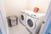 BRAND NEW 3 bedroom house minutes from Niagara Falls Hotels in Thorold