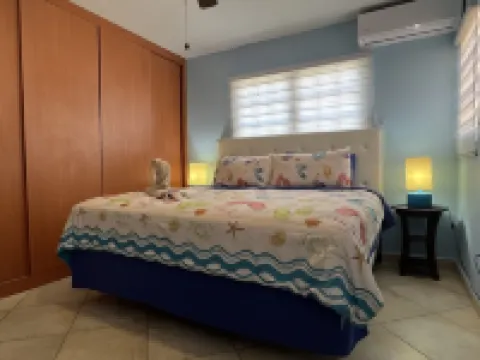 Walking distance to Beach from Flip Flop Condo-Sleeps 6