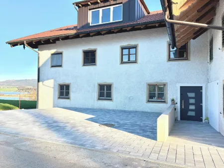 "Seeblick" guest house - Bright penthouse apartment on the outskirts of Salzburg