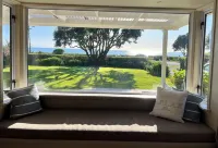 Antonio's - beach front holiday living Hotels in Haumoana