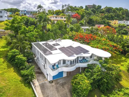 Garden Vacation w/ Outdoor Living Space and Kitchen, Large Rooms, King Size Beds