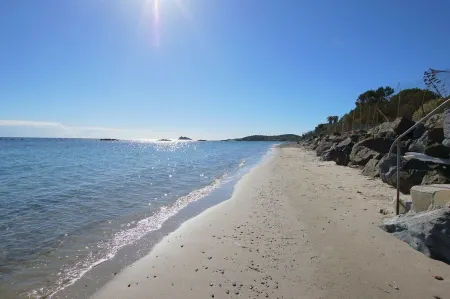 Villa Mary in Pula: exclusive location with private access to the beach