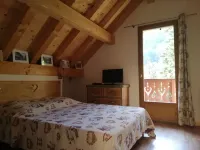 Charming cottage 500m from the ski slopes Hotels near Col du Glandon