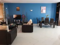 Flic En Flac: Luxury apartment with sea view/pool/ free wifi/ duly licensed