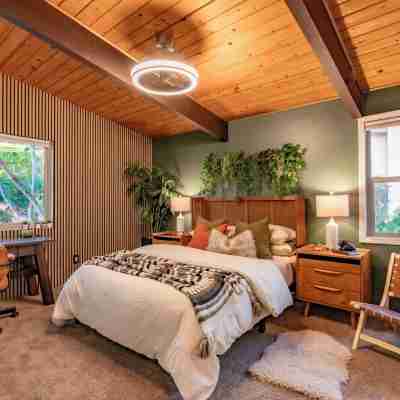 Panoramic Ocean Views, Private Heated Pool, Spa, and Waterslide! Rooms