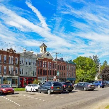 Newly  renovated spacious apartment overlooking Greene NY