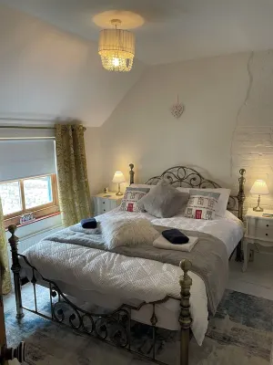 Cosy seaside cottage one minute walk from the beach. Dog friendly! Hotels near Cromer Beach