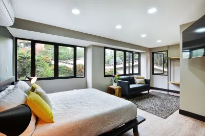 Stellar Stay in Wonderful Seclusion - Barrio Provenza Hotels in 