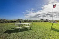Sunny Cocoa Beach Condo with Balcony and Pool Access
